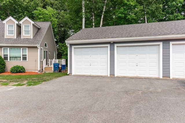 87 Merrimack Meadows Ln 87, Tewksbury, MA 01876