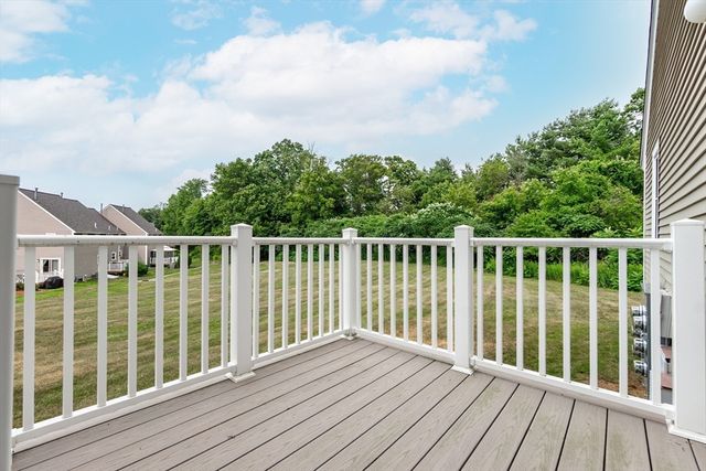 87 Merrimack Meadows Ln 87, Tewksbury, MA 01876