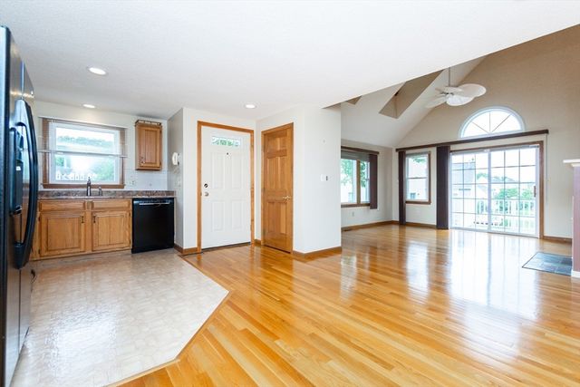 87 Merrimack Meadows Ln 87, Tewksbury, MA 01876