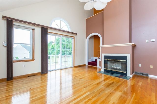 87 Merrimack Meadows Ln 87, Tewksbury, MA 01876