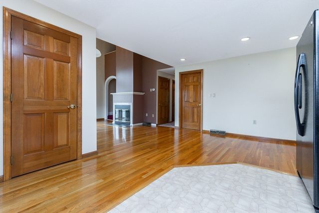 87 Merrimack Meadows Ln 87, Tewksbury, MA 01876
