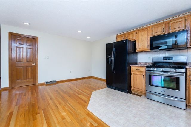 87 Merrimack Meadows Ln 87, Tewksbury, MA 01876