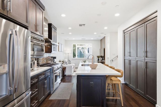 3044 Mawing Road, San Mateo, CA 94403