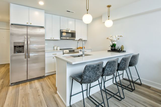 9396 Landings Lane 302, Des Plaines, IL 60016