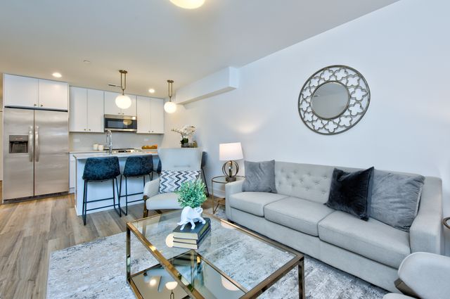 9396 Landings Lane 302, Des Plaines, IL 60016