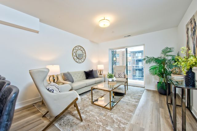 9396 Landings Lane 302, Des Plaines, IL 60016