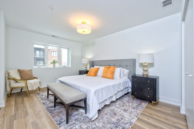 9396 Landings Lane 302, Des Plaines, IL 60016