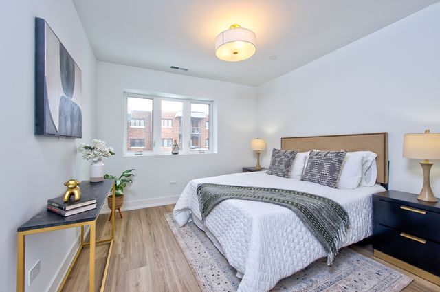 9396 Landings Lane 302, Des Plaines, IL 60016