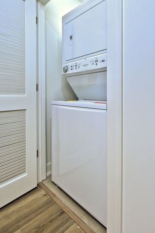 9396 Landings Lane 302, Des Plaines, IL 60016