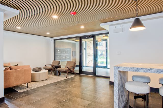 9396 Landings Lane 302, Des Plaines, IL 60016