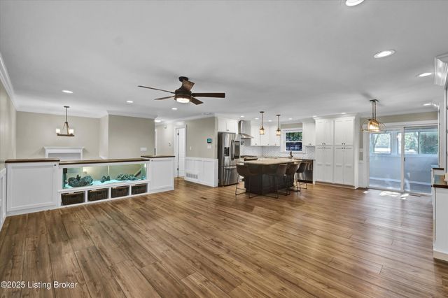 9305 Hi View Ln, Louisville, KY 40272