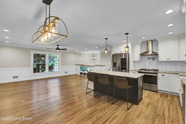 9305 Hi View Ln, Louisville, KY 40272