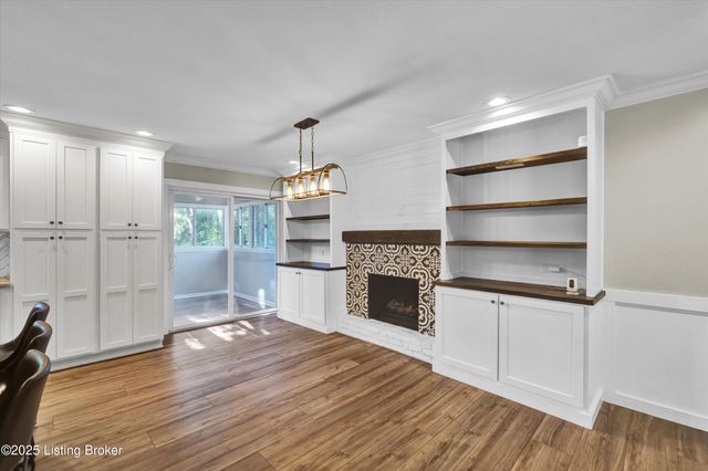 9305 Hi View Ln, Louisville, KY 40272