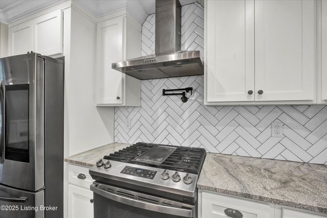 9305 Hi View Ln, Louisville, KY 40272