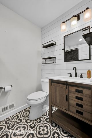 9305 Hi View Ln, Louisville, KY 40272