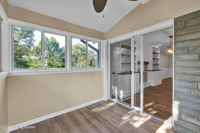 9305 Hi View Ln, Louisville, KY 40272