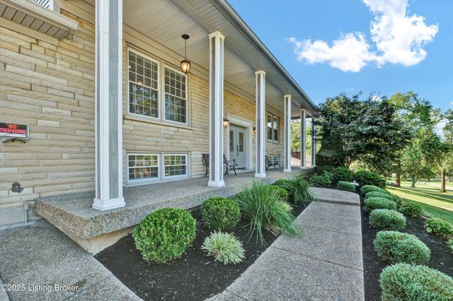 9305 Hi View Ln, Louisville, KY 40272