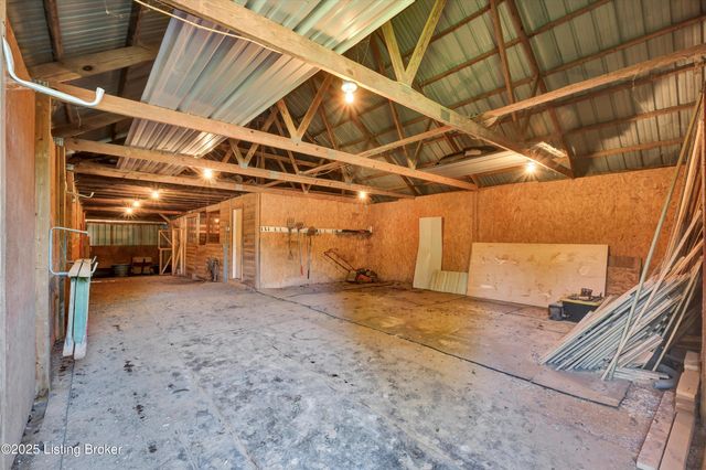 9305 Hi View Ln, Louisville, KY 40272