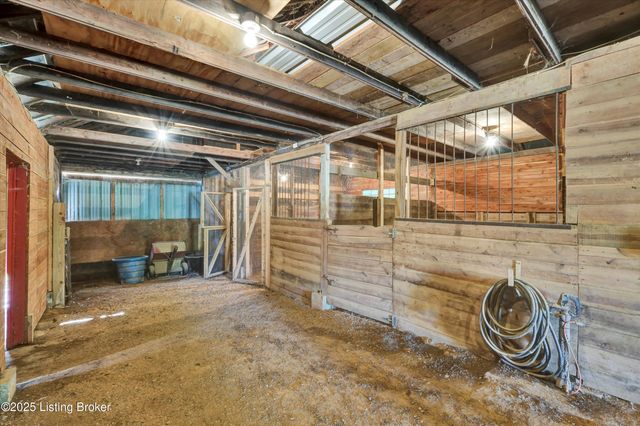 9305 Hi View Ln, Louisville, KY 40272