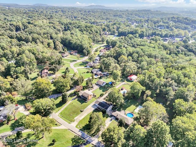 9305 Hi View Ln, Louisville, KY 40272