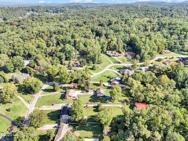 9305 Hi View Ln, Louisville, KY 40272