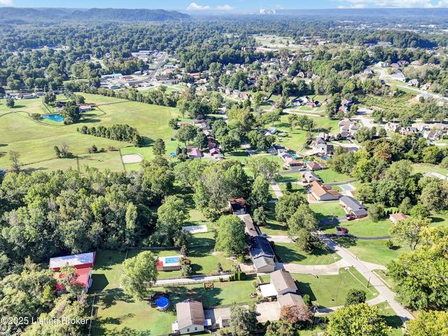 9305 Hi View Ln, Louisville, KY 40272