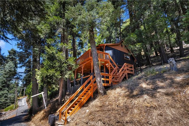 739 Lake Drive, Lake Arrowhead, CA 92385
