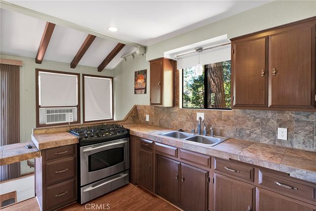 739 Lake Drive, Lake Arrowhead, CA 92385