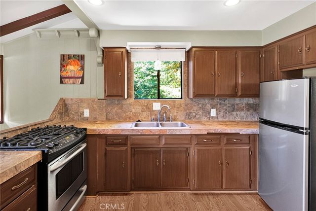 739 Lake Drive, Lake Arrowhead, CA 92385