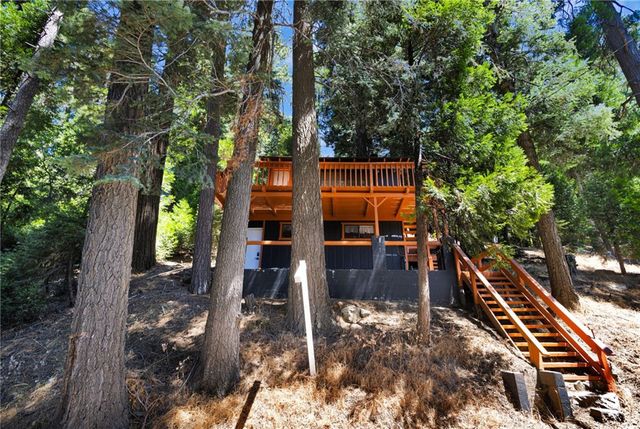 739 Lake Drive, Lake Arrowhead, CA 92385