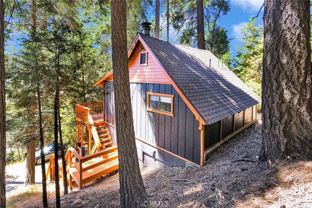 739 Lake Drive, Lake Arrowhead, CA 92385