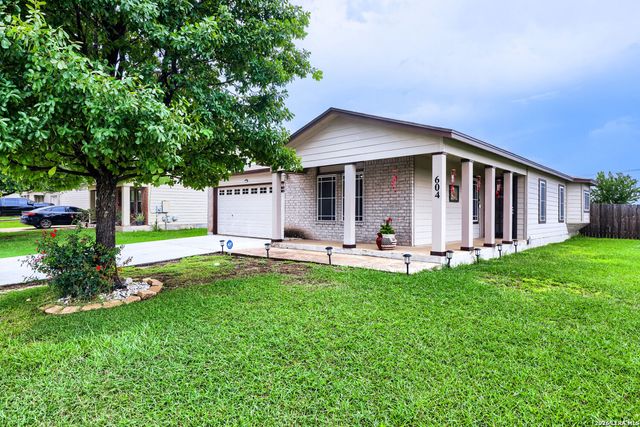 604 NORTHERN LIGHTS DR, New Braunfels, TX 78130