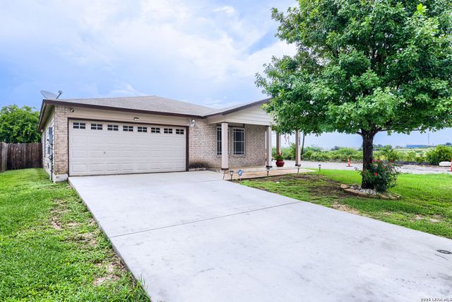 604 NORTHERN LIGHTS DR, New Braunfels, TX 78130