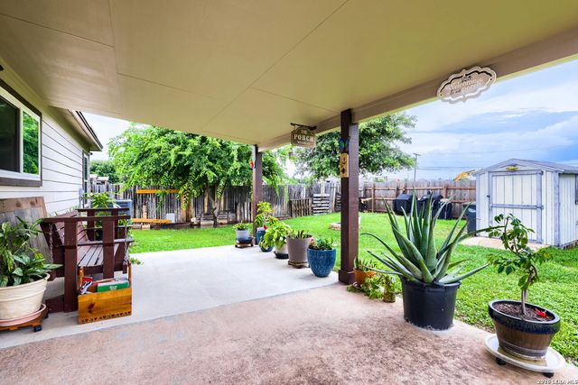 604 NORTHERN LIGHTS DR, New Braunfels, TX 78130