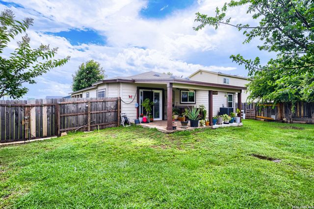 604 NORTHERN LIGHTS DR, New Braunfels, TX 78130