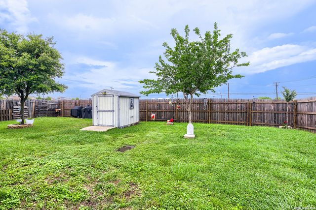 604 NORTHERN LIGHTS DR, New Braunfels, TX 78130