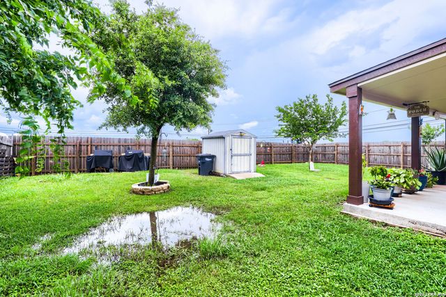 604 NORTHERN LIGHTS DR, New Braunfels, TX 78130