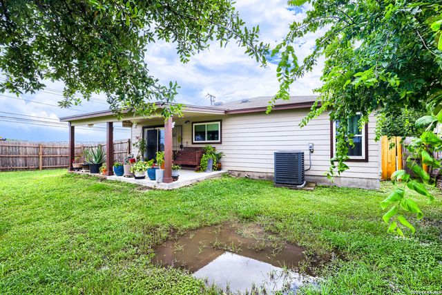 604 NORTHERN LIGHTS DR, New Braunfels, TX 78130