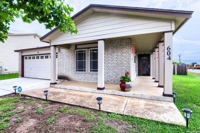 604 NORTHERN LIGHTS DR, New Braunfels, TX 78130
