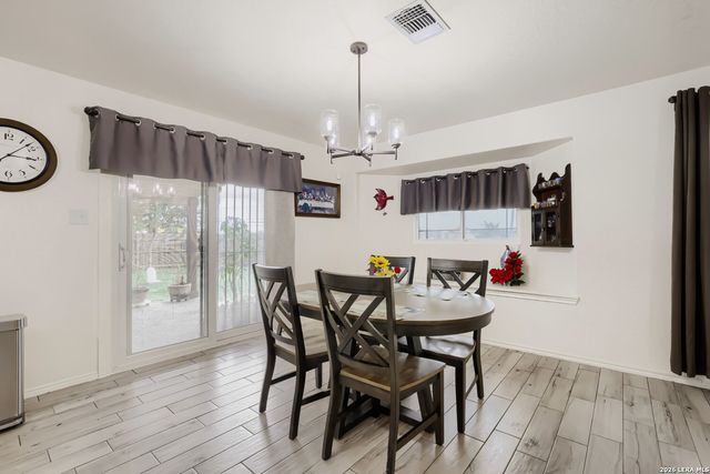 604 NORTHERN LIGHTS DR, New Braunfels, TX 78130