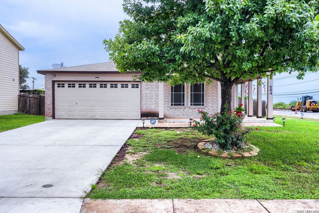 604 NORTHERN LIGHTS DR, New Braunfels, TX 78130