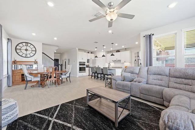 425 Purple Heart DR, Buda, TX 78610