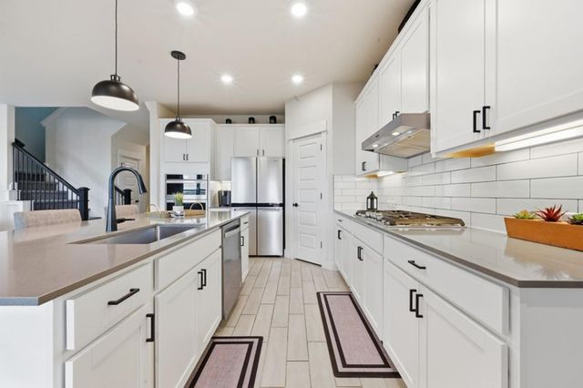 425 Purple Heart DR, Buda, TX 78610
