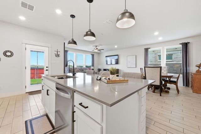 425 Purple Heart DR, Buda, TX 78610