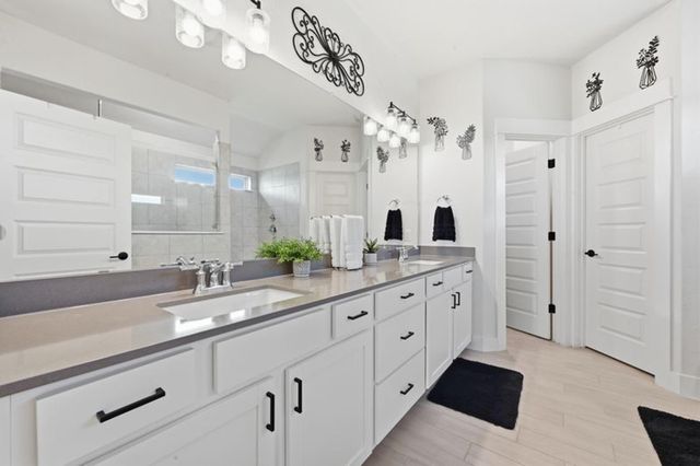 425 Purple Heart DR, Buda, TX 78610