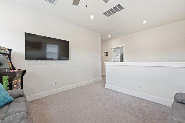 425 Purple Heart DR, Buda, TX 78610