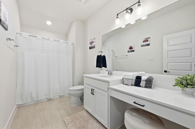 425 Purple Heart DR, Buda, TX 78610