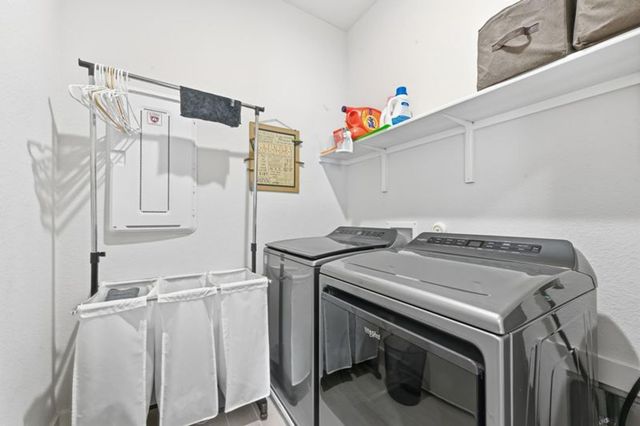 425 Purple Heart DR, Buda, TX 78610