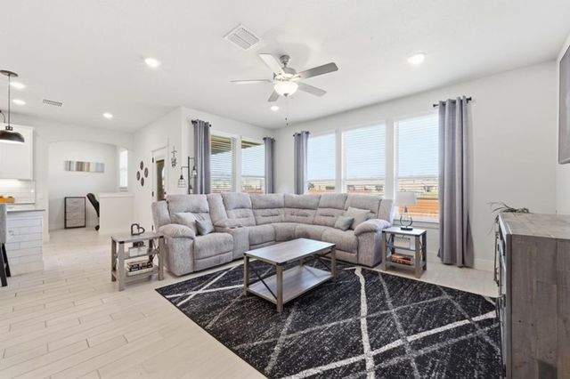 425 Purple Heart DR, Buda, TX 78610