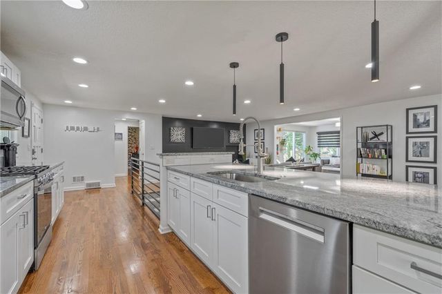 4916 W 78th Place, Prairie Village, KS 66208